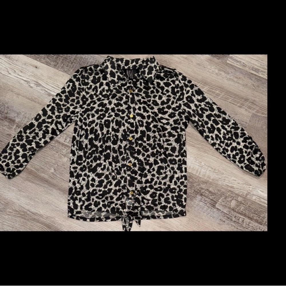 Women's 3/4 Sleeve Button up Leopard Print Shirt Size Medium
